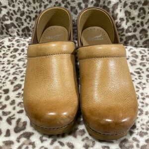 Dansko leather nursing shoes